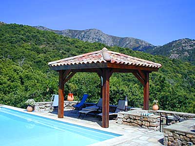 Ferienhaus mit Pool in Valousset